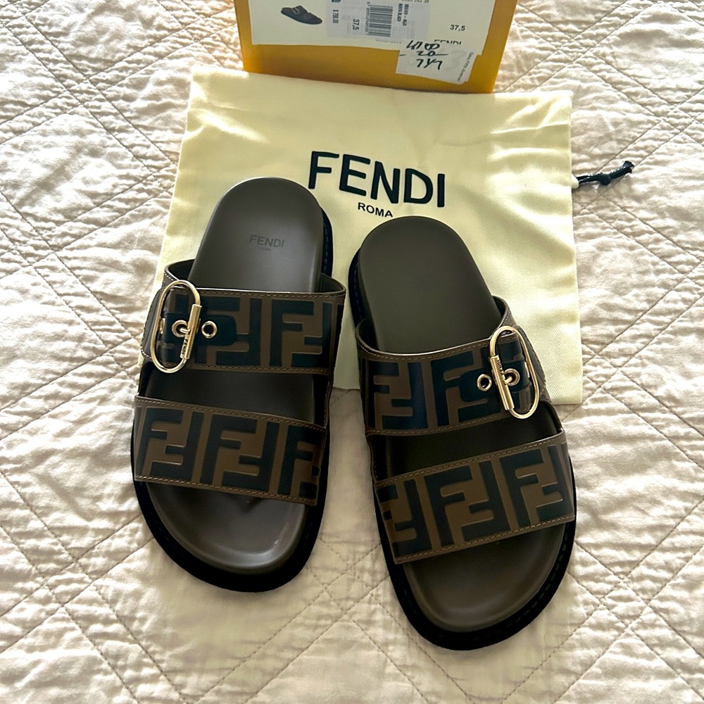 Fendi logo flat sandal